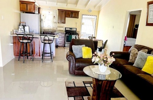 Falmouth House | L&V's Paradise Vacation Home with pool & gym 3