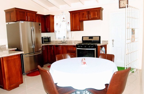 Falmouth House | L&V's Paradise Vacation Home with pool & gym 2