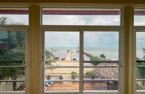 San Pedro House | La Perla Azul Beach House