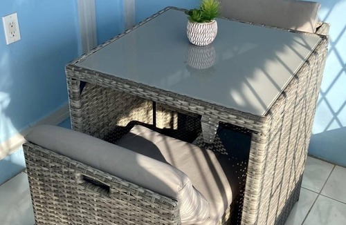 Portmore House | La Petite Maison