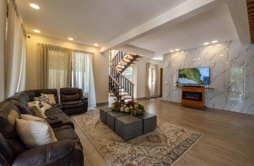 La Vega Villa | La Vega Villa with Private Pool and BBQ