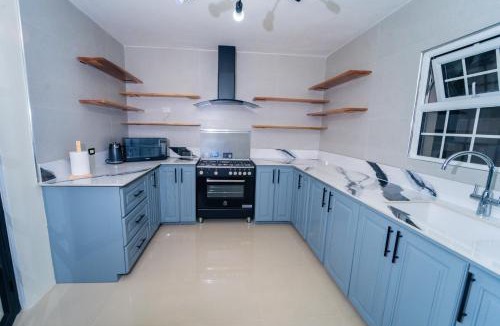 Reading House | Lagoon View Holiday Home