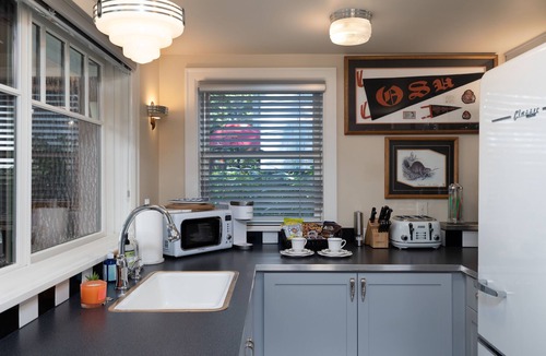 Lake Oswego House | {Lake Front Fun} The Little Cottage on West Bay of Lake Oswego
