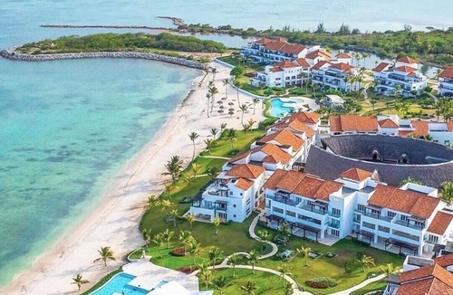 Cap Cana Marina Apartment | Large and spacious 1-bedroom beachfront apartment in enchanting Cap Cana