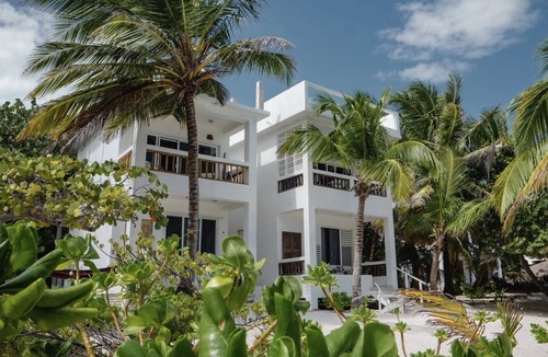San Pedro Apartment | Las Amapolas - Steps from the Sea - Minutes to Secret Beach - 1B Upper Unit