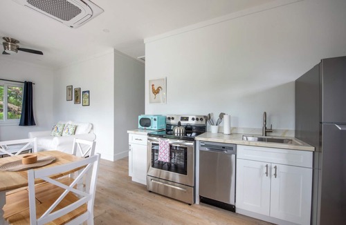 Governor's Harbour Apartment | Laughing Bird Suites