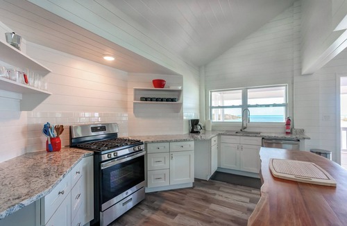 Hope Town House | Lavender Cottage - Waterfront Sanctuary On Edge Of Town