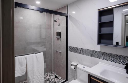 Saint John Parish Apartment | LeLuxe Cedar Valley Suite A