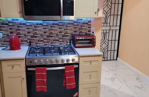 Stewart Town House | LIGHT HOUSE Home away from Home. 2 Bedroom 3 Beds 2 Bathroom