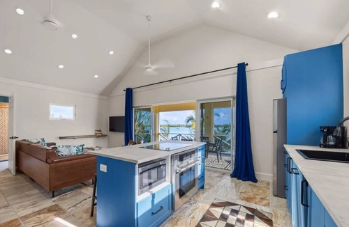 Green Turtle Cay House | Lo key cottages-The Penthouse