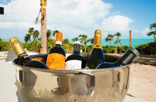 Long Bay Apartment | Long Bay Stay w/Pools, Kitesurfing & Free Breakfast now 'til end June