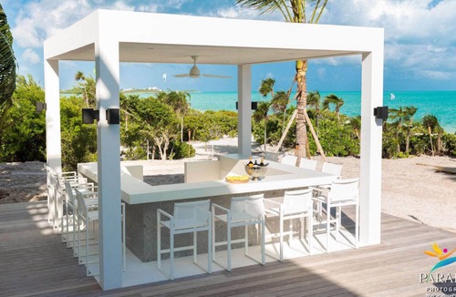 Long Bay Apartment | Long Bay Stay w/Pools, Kitesurfing & Free Breakfast now 'til end June