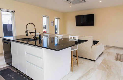 San Nicolas Zuid House | Lord's Suites