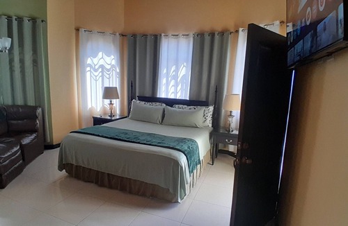 Green Island Apartment | Lovely 1-bedroom apartment with AC in tranquil Cousins Cove