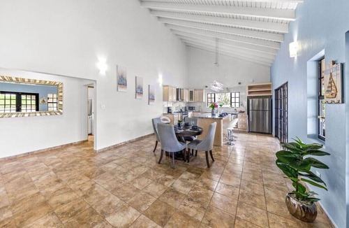 Boroncana Villa | Luxe 3BR Pool Villa Escape Villa Leone by Bocobay