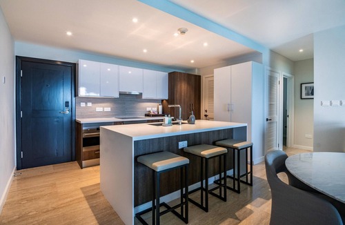 Calivigny Condo | Luxe Condo, Ocean Views and pool