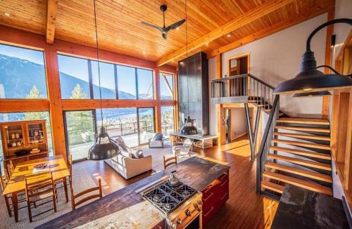 Nelson Villa | Luxe Modern Timberframe - Iconic Panorama Views with AC