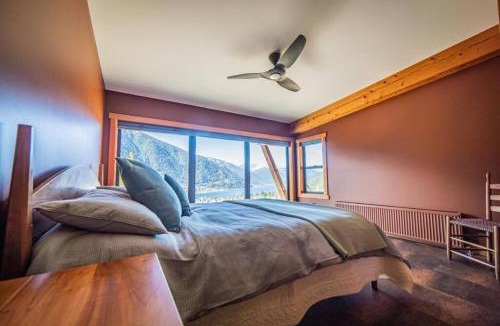 Nelson Villa | Luxe Modern Timberframe - Iconic Panorama Views with AC