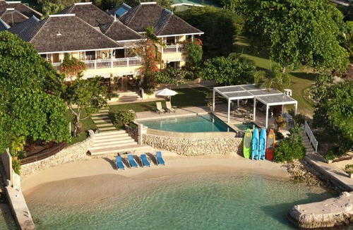 Discovery Bay Villa | Luxurious 5 Bedroom Villa on Private Beach with Tennis and Pickleball Court