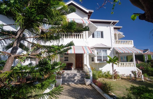 Tower Isle Villa | Luxurious 7-bedroom villa with spectacular sea view and private pool
