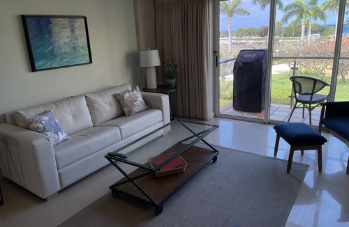 Oranjestad-West Condo | Luxurious Beachfront 2-Bedroom/2 Bath Condo - Eagle Beach