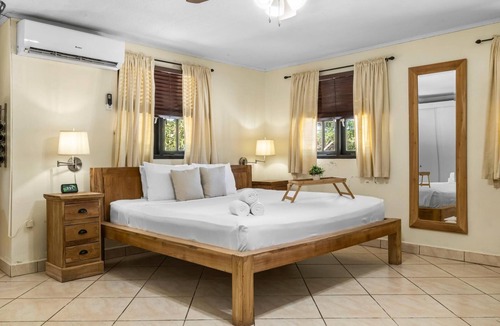 Washington Villa | Luxurious Haven in the Heart of the Island ~ Pool!