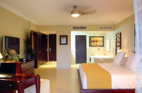 Los Brazos Hotel | Luxurious Presidential Suite Studio