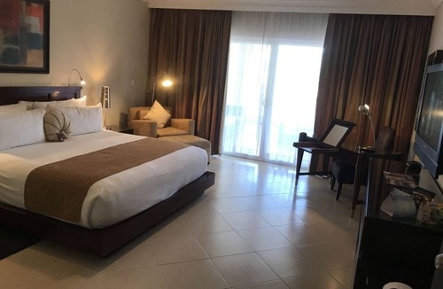 Los Brazos Hotel | Luxurious Presidential Suite Studio