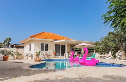 Sabana Liber Villa | Luxurious Tropical Villa Prikichi with Pool & Apt