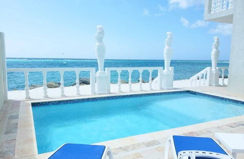 Savaneta House | Luxurious Villa Fillipe 2 Beach Front, Sea View: Spacious, Private Pool & AC!