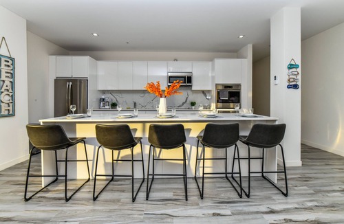 Palm Beach Condo | Luxury 2-bedroom Condo Right on the Strip in Palm Beach