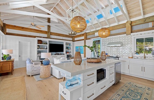 Hope Town House | Luxury 2 Bedroom Home With Private Dock and Pool On The North End