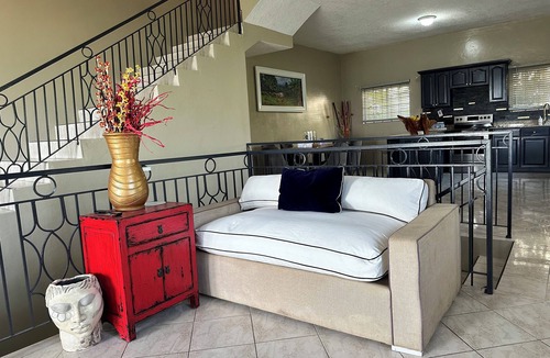 Reading House | Luxury 2-bedroom Townhouse in MoBay with AC, WiFi and Mich More