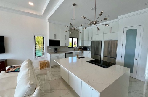 Bell Channel Bay House | Luxury 2026 Waterfront Home w/Yacht Dock + Rooftop