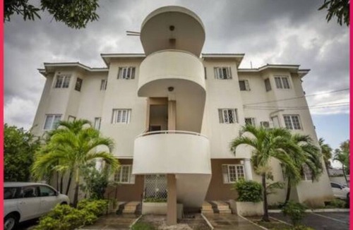 New Kingston Apartment | Luxury 3 bed 2 bath in the heart of New Kingston. Very central & safe Gated.