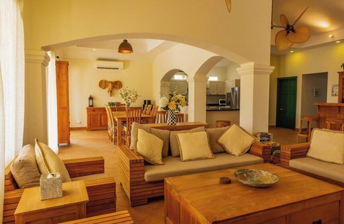 Gold Coast House | Luxury 3BR Villa Private Pool & Jacuzzi Golf View
