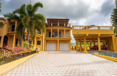 Plantation Village House | Luxury 7-Bedroom Villa Chef, Butler, Pool, Ocean Views & Premium Amenities
