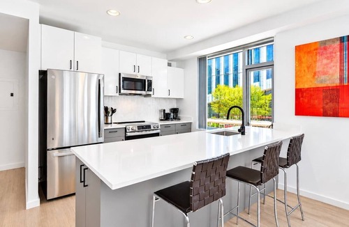 East Cambridge Apartment | Luxury Apt | Terrace with Grills & Lounge