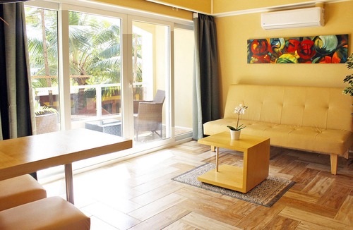 El Batey Hotel | Luxury guest-friendly room in downtown Sosua, AC/Cable TV/Internet