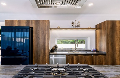 Bubali House | Luxury, Modern Home w/Resort-Style Pool& Private Veranda *Near Eagle Beach*