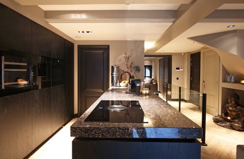 Nieuwmarkt en Lastage Apartment | Luxury, Newly Remodeled Apartment in 16th Century Warehouse, with 10 meter Boat.