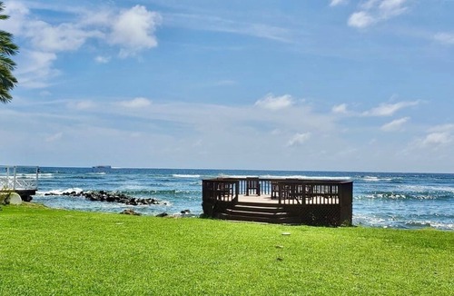 Lowlands Villa | Luxury Oceanfront 5 bedroom villa with over water Gazebo