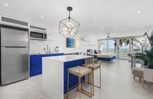Cabezas Apartment | Luxury Oceanfront Apt with Pool at Marina Lanais