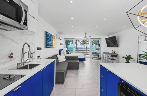 Cabezas Apartment | Luxury Oceanfront Apt with Pool at Marina Lanais