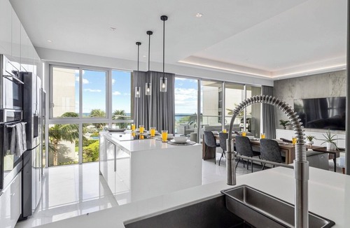 Noord Condo | Luxury Oceanfront Condo at Azure | Eagle Beach