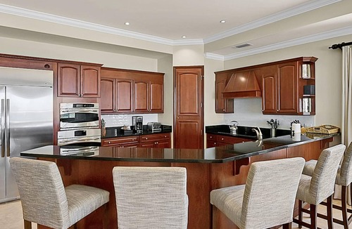 Seven Mile Beach Apartment | Luxury Penthouse Condo With 360 Oceanviews