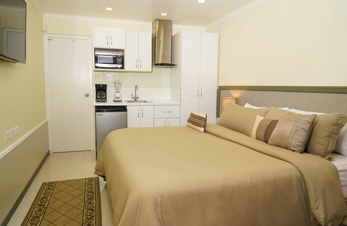 Palm Beach Hostel | Luxury room at Palm Beach Aruba 2