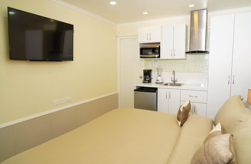 Palm Beach Hostel | Luxury room at Palm Beach Aruba 2
