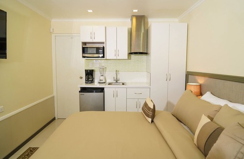 Palm Beach Hostel | Luxury room at Palm Beach Aruba 2