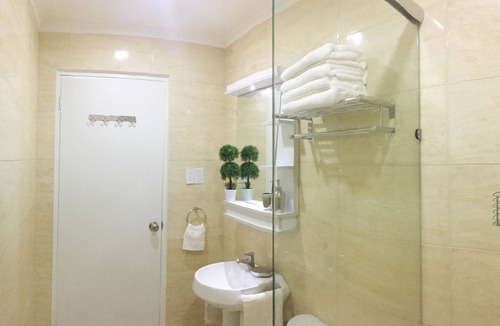 Palm Beach Hostel | Luxury room at Palm Beach Aruba 2